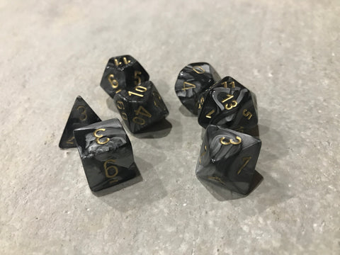 Chessex Würfelset Urban Camo – 7-teilig, Polyhedral, Farbe Schwarz-Grau-Gold